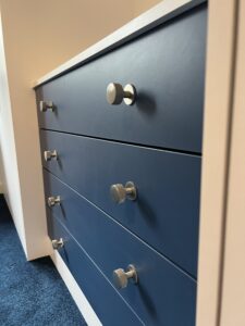 Fitted Wardrobes In Romford - Knurled handles