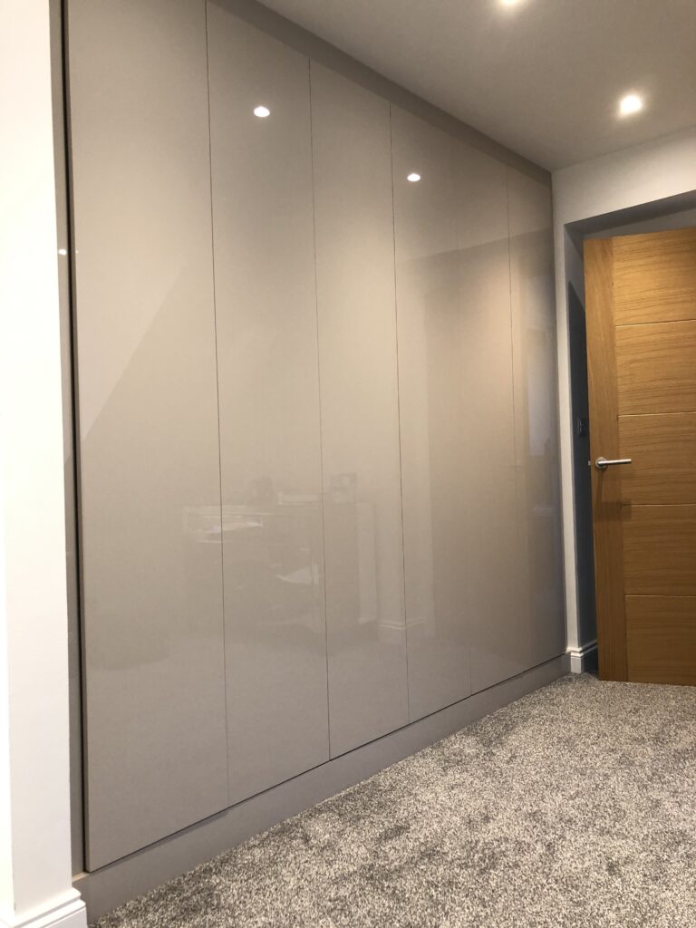 IMG_3007 Gloss Stone Grey fitted wardrobes in a new-build bedroom in Hutton, Essex