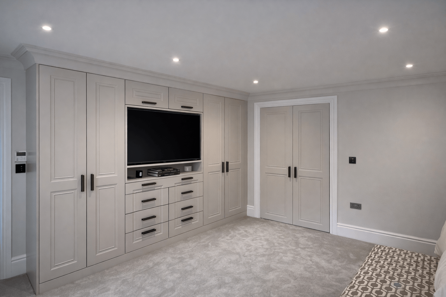 Bespoke fitted wardrobes in Brentwood with made-to-measure bedroom storage